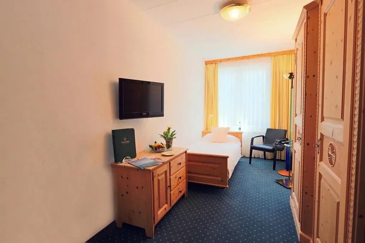 Room 7 of 14