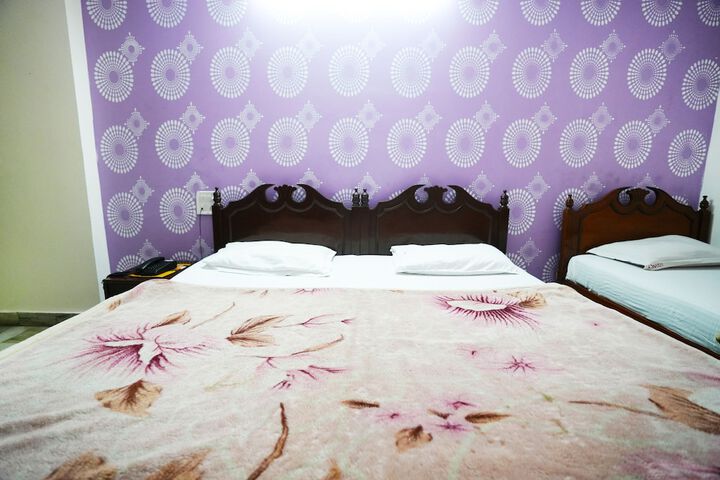 Room 17 of 37