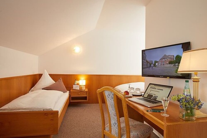 Room 4 of 60
