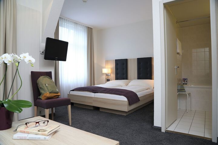 Room 15 of 37