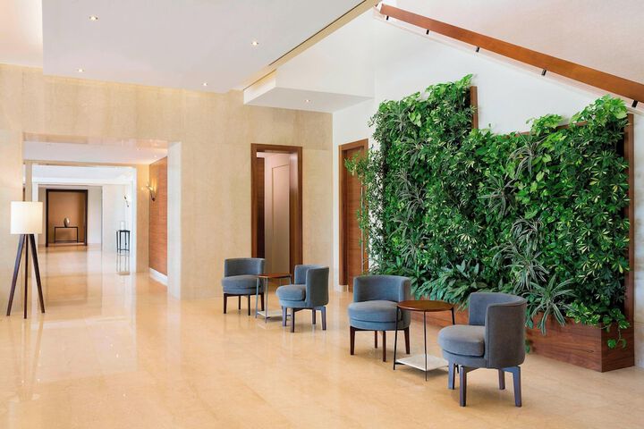 Entrance & Lobby