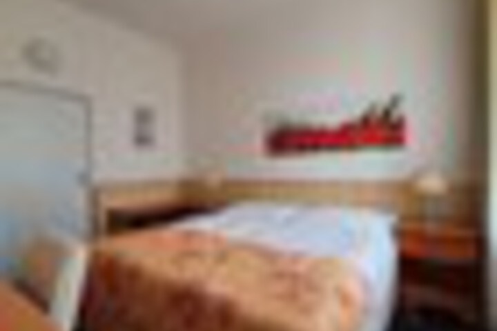 Room 83 of 324