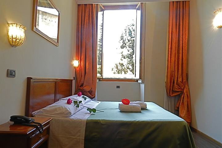 Room 52 of 98