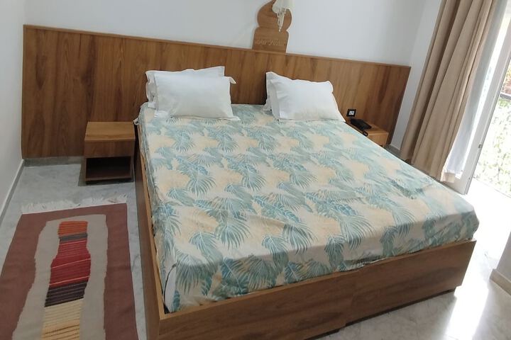 Room 11 of 20