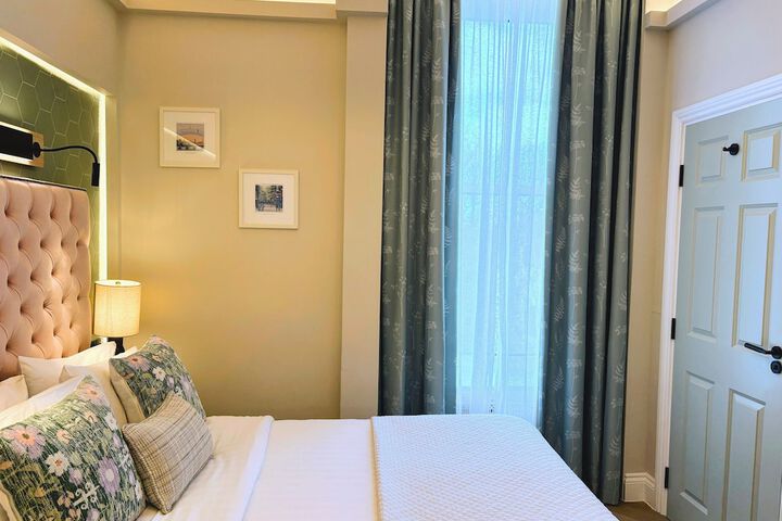 Room 42 of 85
