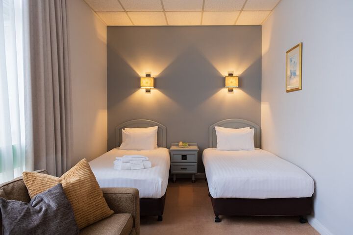 Room 8 of 82