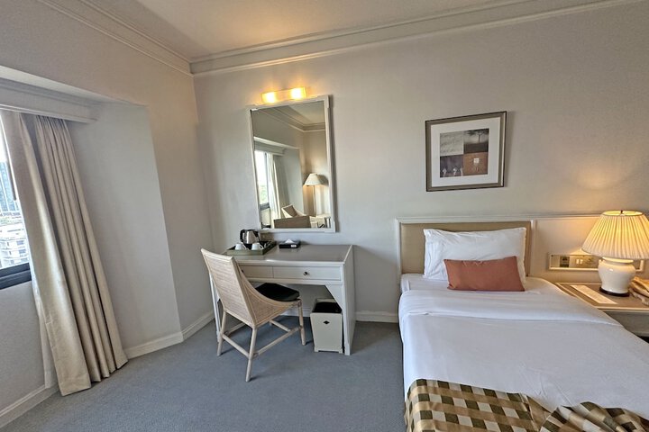 Room 25 of 103