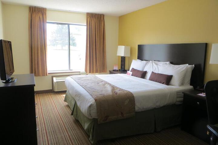 2 Queen Beds (6 of 7)