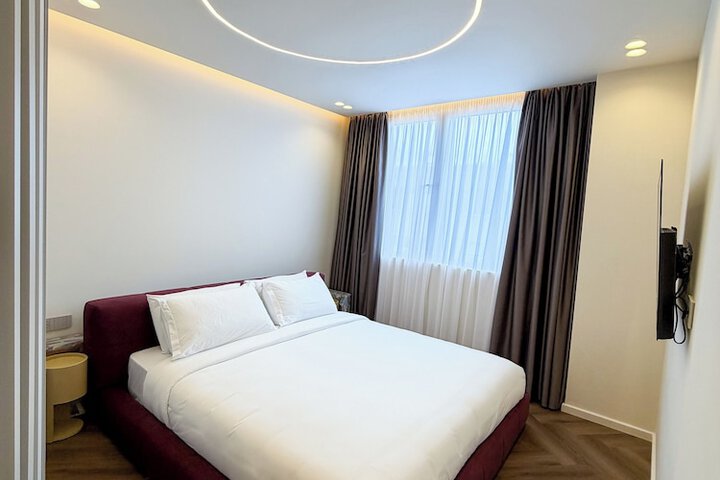 Room 28 of 104