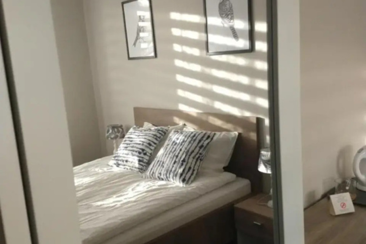 Room 7 of 16