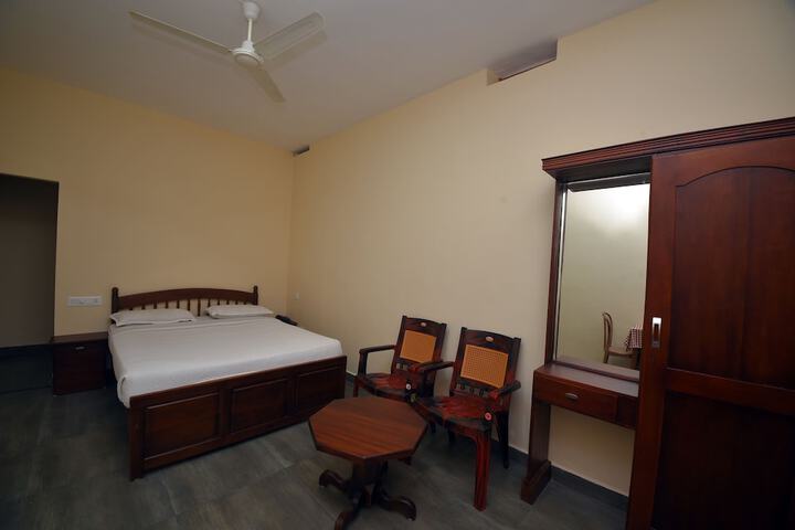Room 9 of 38