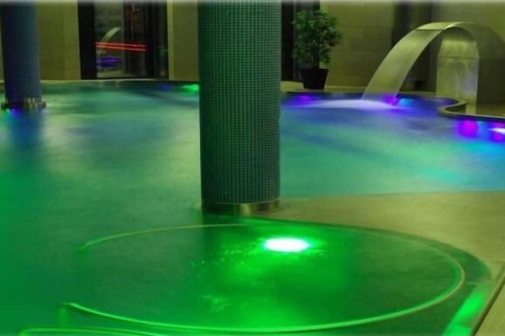 Pool 10 of 36