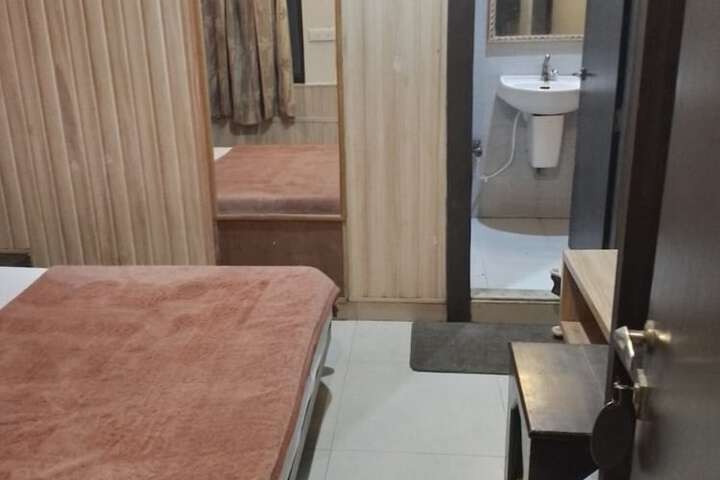 Room 5 of 14