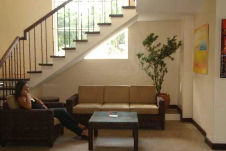 Room 4 of 6