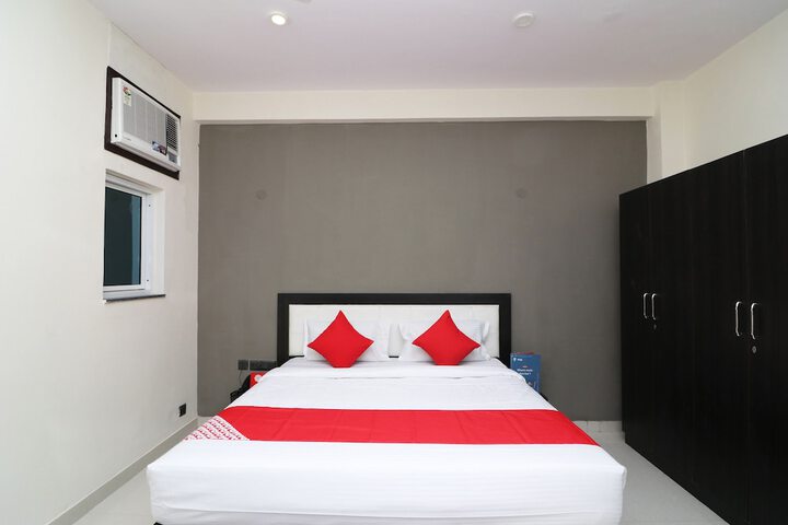 Room 5 of 9