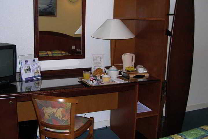 Room 1 of 6