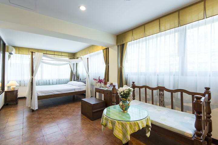 Room 18 of 65