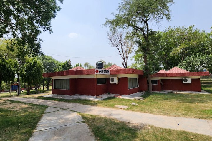 Hermitage Huts Tourist Resort