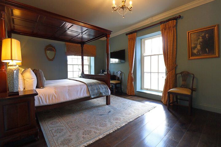 Room 7 of 19
