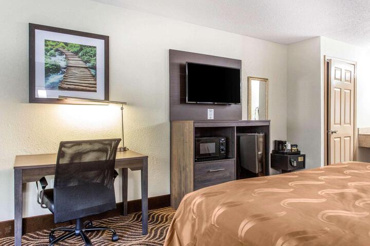 1 King Bed (6 of 9)