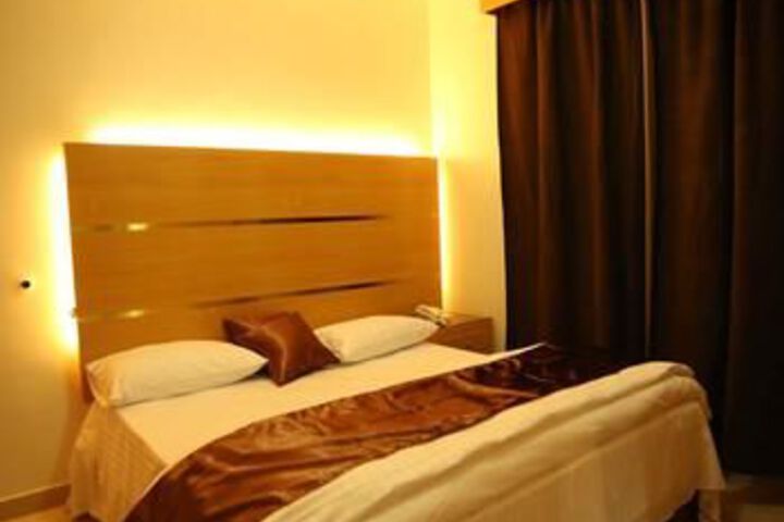 Room 6 of 45