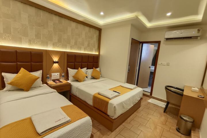 Room 27 of 37