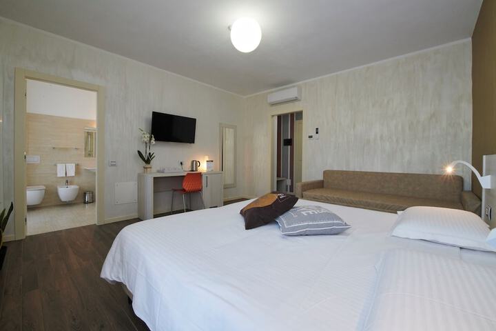 Room 6 of 49