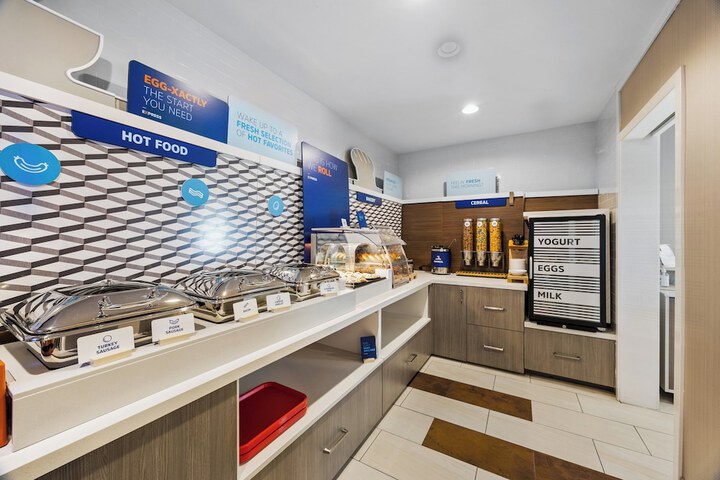 Breakfast/Coffee Service 62 of 75