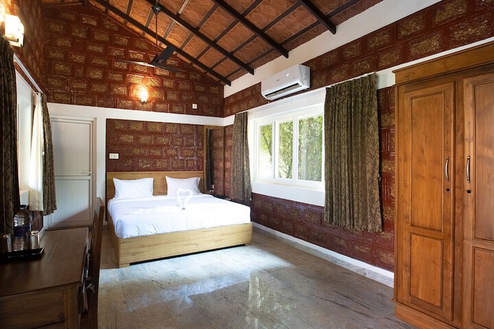 Room 9 of 35