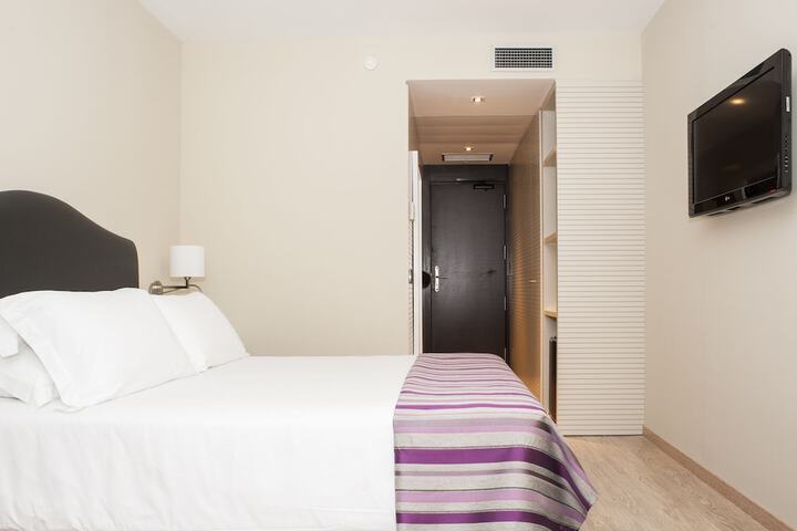 Room 4 of 66