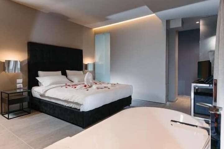 Room 10 of 29