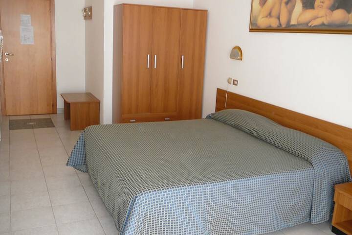 Room 14 of 40
