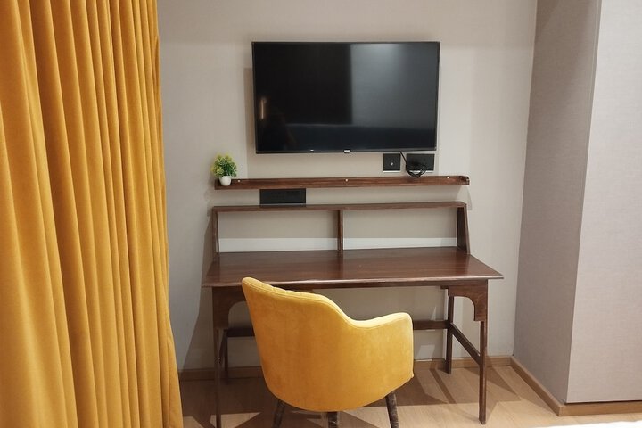 Room 4 of 16