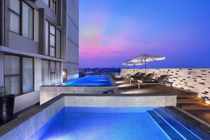 Hotel Pool