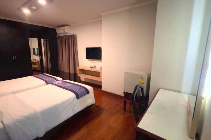 Room 32 of 39
