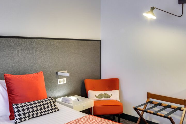 Room 7 of 60