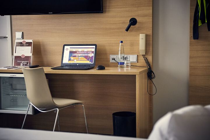 Room 9 of 38