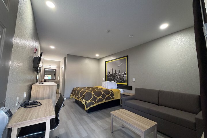 Room 7 of 25