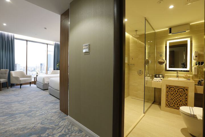 Room 38 of 43
