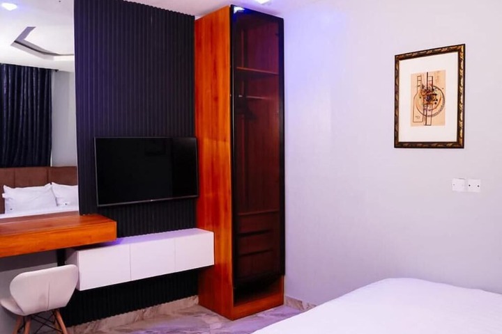 Room 17 of 40
