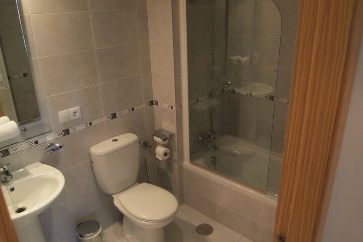 Room 10 of 13