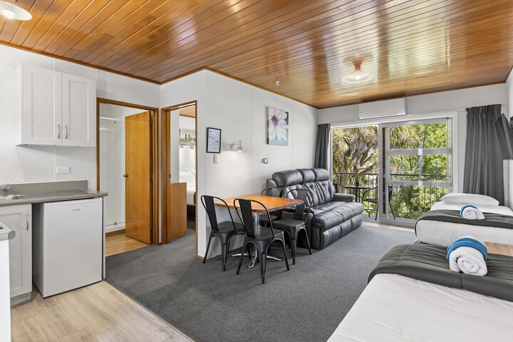 Room 22 of 48