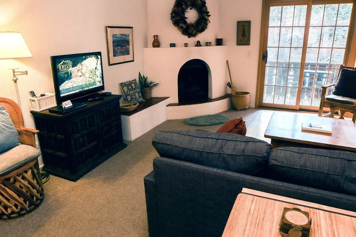 Room 4 of 9