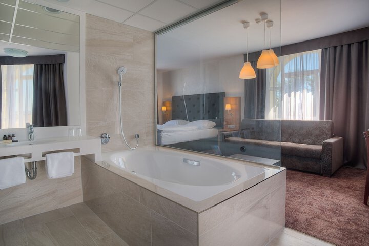 Room 20 of 36