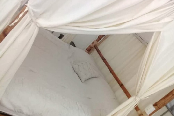 Room 8 of 30