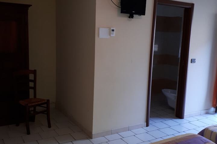 Room 4 of 17
