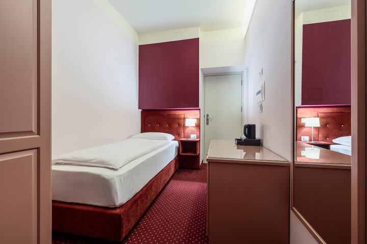 Room 20 of 31