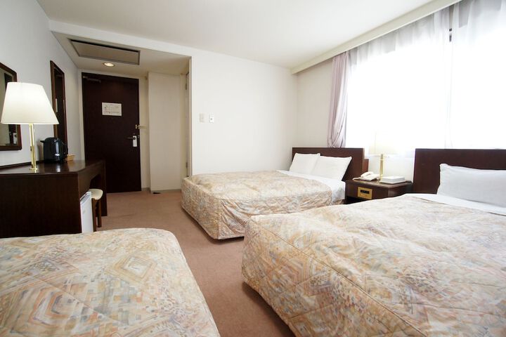 Room 13 of 37
