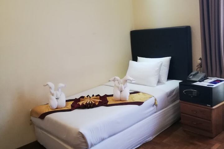 Room 10 of 72