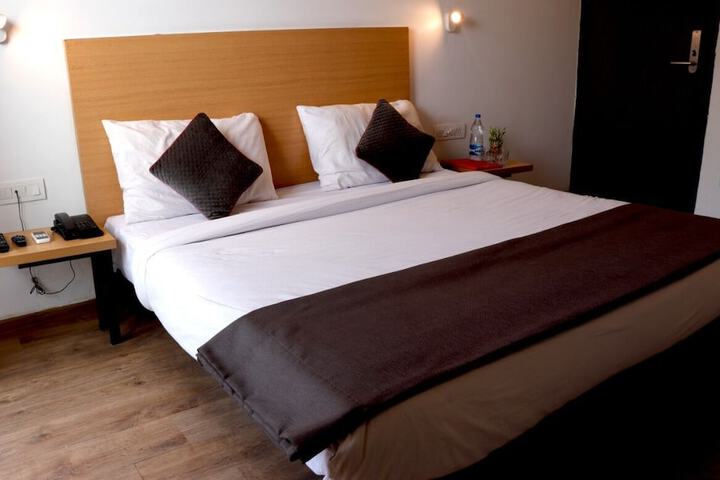 Room 3 of 7